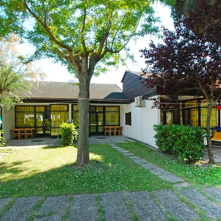 Locazione Turistica Borsetti.2 Holiday home *